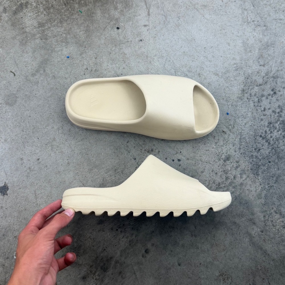 Adidas Yeezy Slide Bone Off-White Men 11 US FW6345 "BARELY WORN"